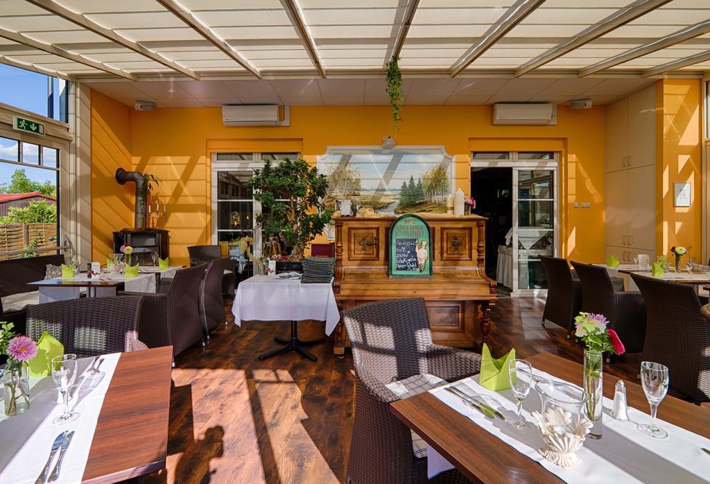 Flair Hotel Reuner Цосен Екстериор снимка