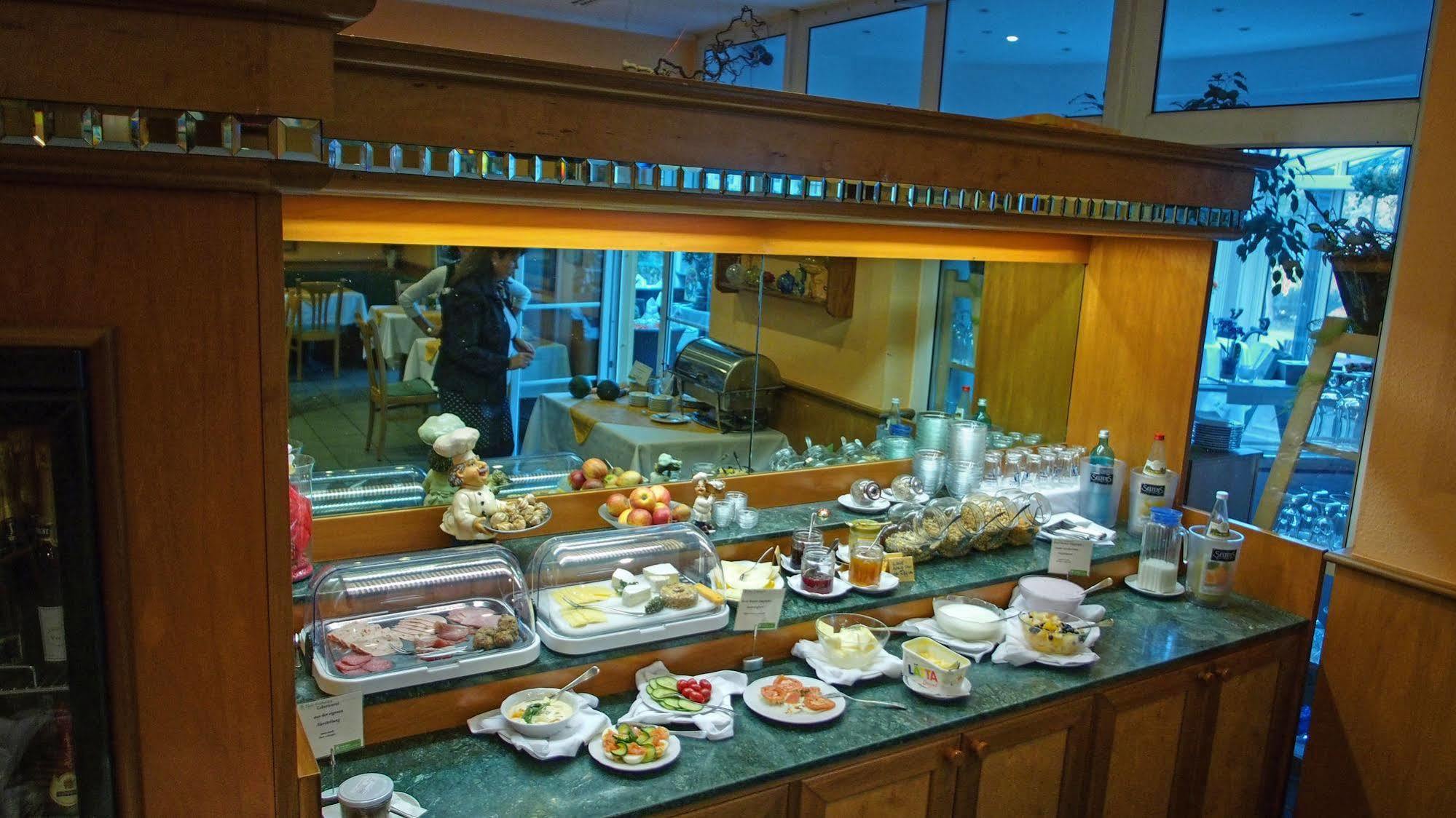 Flair Hotel Reuner Цосен Екстериор снимка